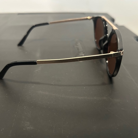 Black Round Sunglasses with Gold Bridge main image 6